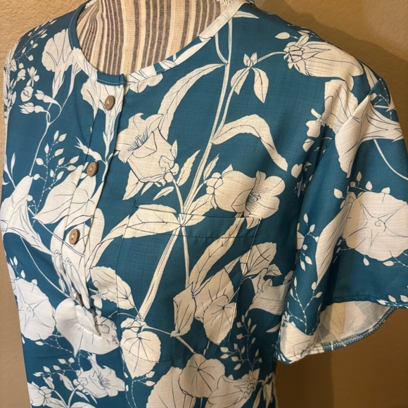NEW Tropical Top Small Teal Blue Green White Beach Pattern Short Sleeves LiteWt - Picture 7 of 13